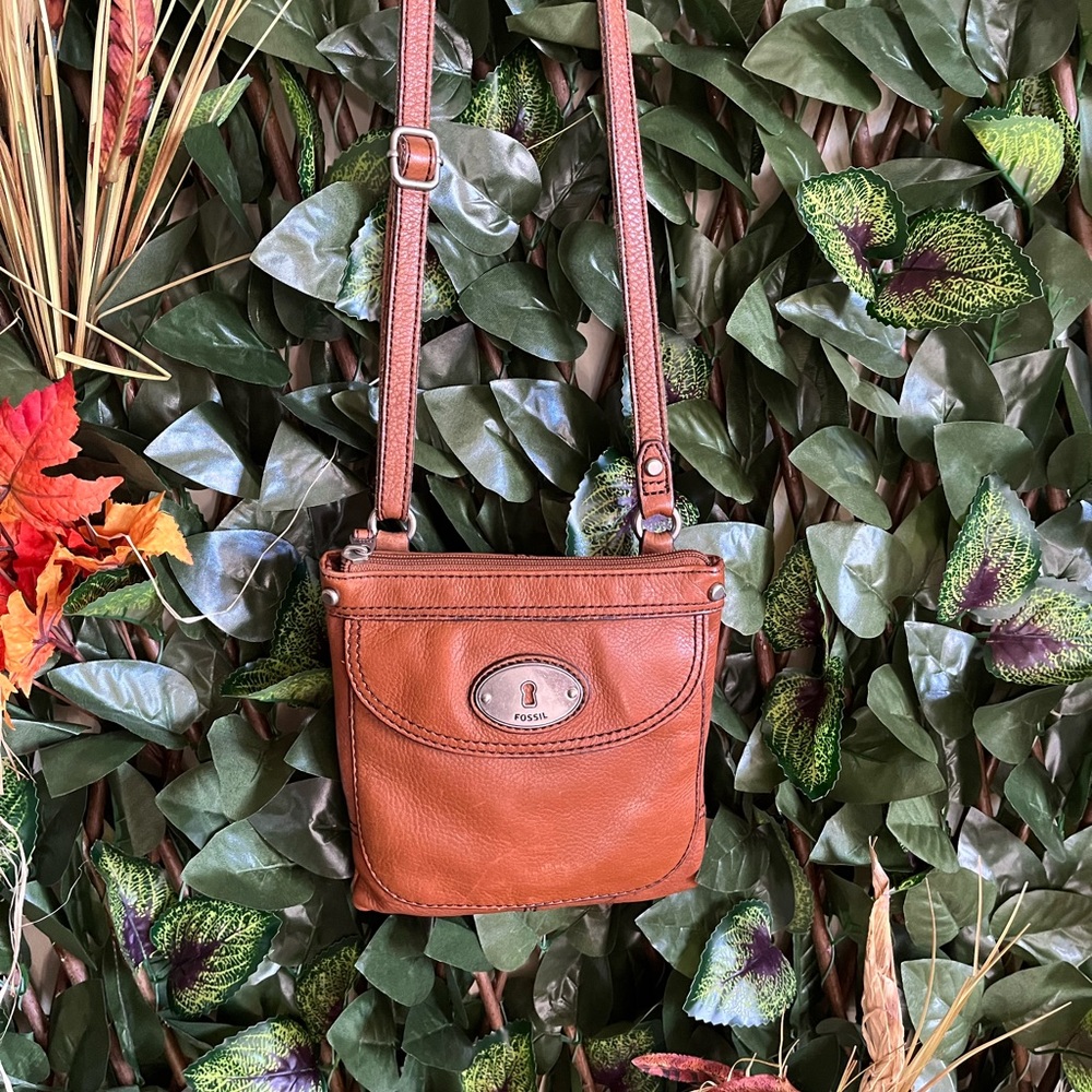 Leather Fossil crossbody purse
